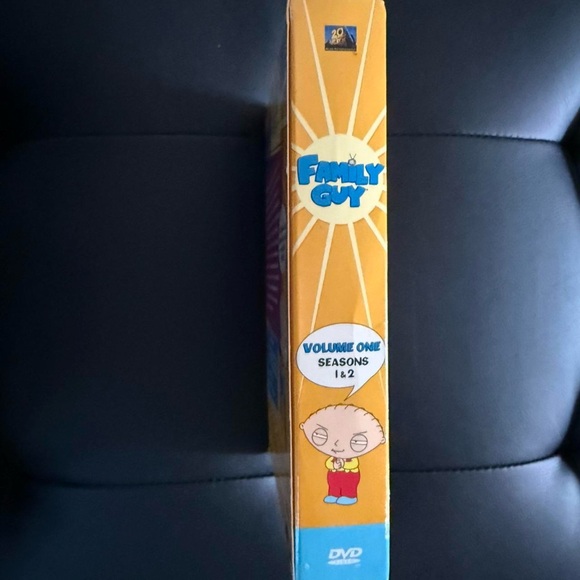 Family Guy DVD Volume 1 Seasons 1 & 2 set - Picture 3 of 4